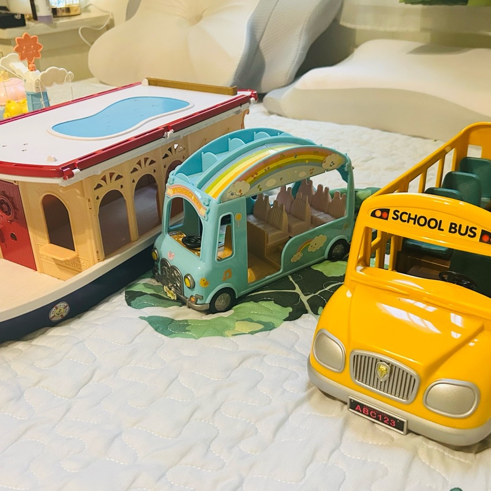 Calico Critters Sylvania Families Bus